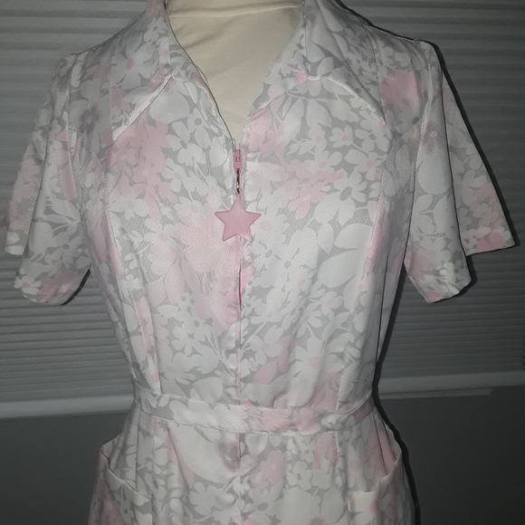 Vintage 70's day dress in a lightweight material - Picture 2 of 2